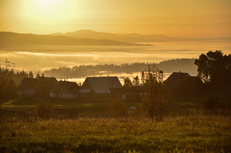 69 - Morze Tatrzańskie. Wschód słońca nad Orawą