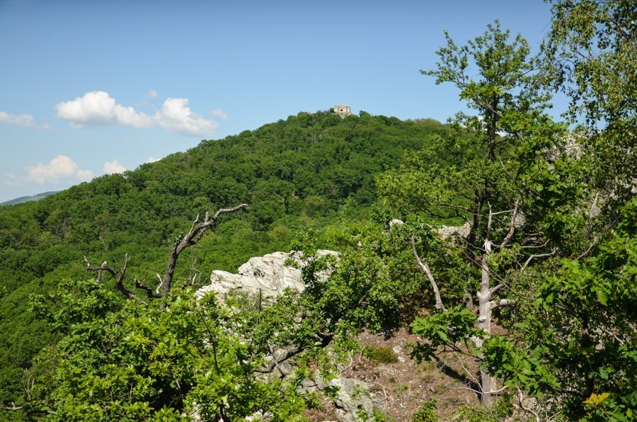 77 - Góry Trybecz (Tribeč): zamek Gýmeš i Veľký Tribeč