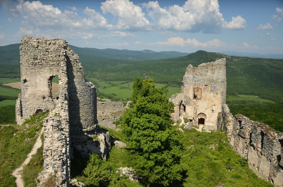 94 - Góry Trybecz (Tribeč): zamek Gýmeš i Veľký Tribeč