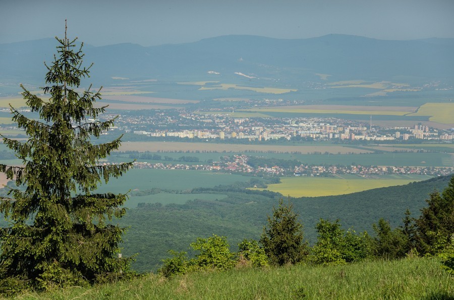 04 - Przez lasy i wiosenne łąki. Trybecz i zamek Hrušov