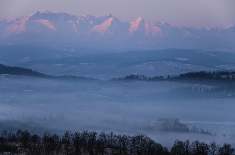 Widok na Tatry z przełęczy Snozka