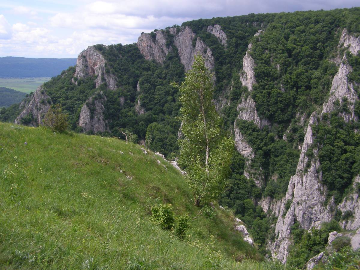 Zadielska dolina, Hajskie wodospady i Turniansky hrad